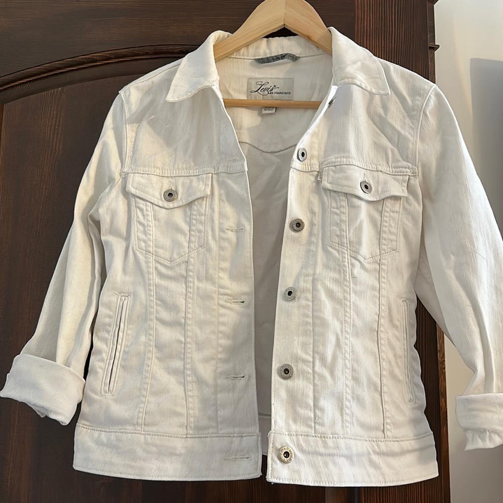 Levi’s white jean jacket